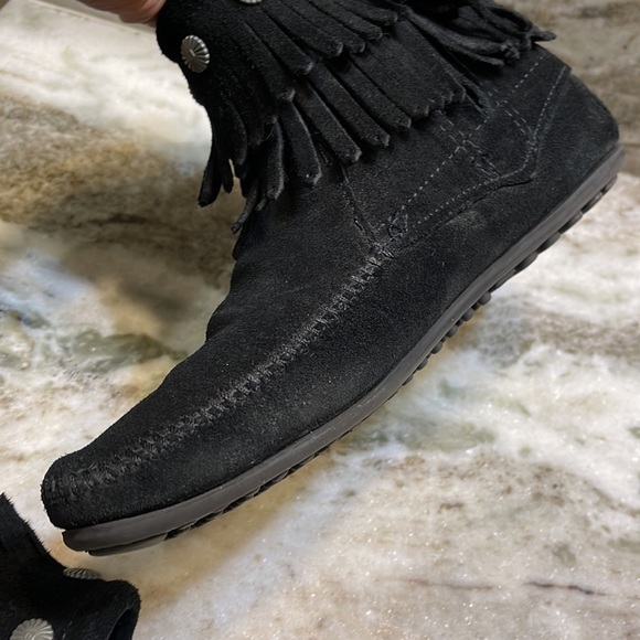 Minnetonka Double Fringe Side Zip Boot 7 - Picture 7 of 12